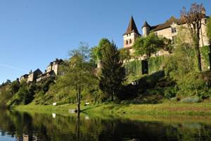 Le chateau de Carennac Vue de la dordogne
