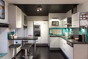 Cuisine, four + four à micro onde.