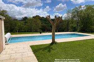 Maison Lavie - piscine privee ensoleillee avec vue sur la campagne