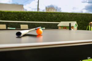 Une table de Ping Pong pour accompagner les nombreux jeux intérieurs et extérieurs