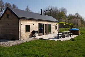 Cabane du Cerf, extérieur, vue terrasse