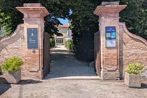 Nouvelle enseigne d'entrée