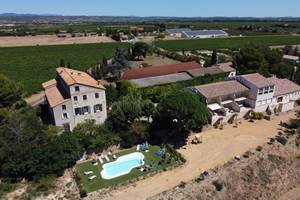 vue aérienne domaine Herbe Sainte propriété viticole Occitanie Sud deFrance