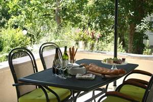 dejeuner entre amis terrasse villa charentaise etang vallier resort
