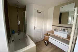 salledebains-location-vacances-charly-proche-lyon