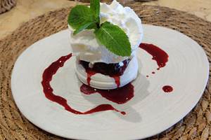 pavlova LONGO MAI RESTAURANT