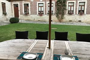 Cour vue de la table