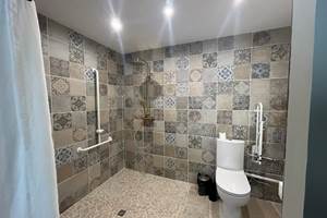 SALLE DE BAIN PRIVATIVE CHAMBRE 2 - REZ DE CHAUSSÉE