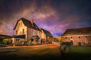 le-manoir-de-la-vielle-douve-Ian-Strachan