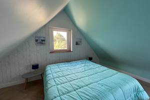 chambre_turquoise_lit_king_size_baden_bretagne_sud_vue_parc