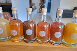 Sélection de liqueurs artisanales  corse du Domaine Cardu proposés aux convives.