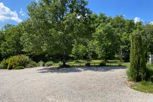 Parking face au domaine