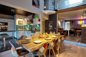 Grande table intérieur.