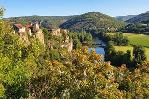 Point de vue sur le village de Calvignac depuis les jardins