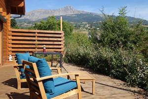 Terrasse avec vue sur les montagnes