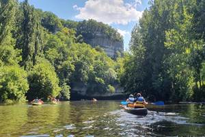 Quelque part sur la Vezere avec Canoë Family