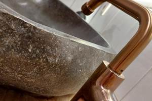 Salle de bain 2: Un douche, 1 baignoire, 1 lavabo.