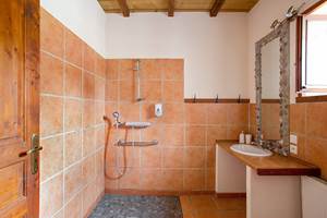 salle de bain chambre du bas
