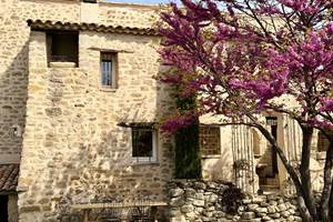 La maison d'hôtes au printemps