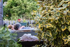 Jacuzzi extérieur privatif à la chambre d'hôtes Orzals