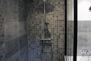 La Colombière : douche à l'italienne salle de bain Colombe Diamant