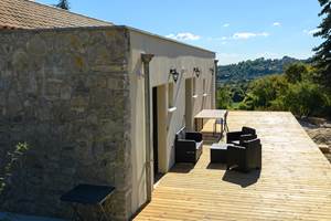 Terrasse Bois accès gîte 2 et 4 places