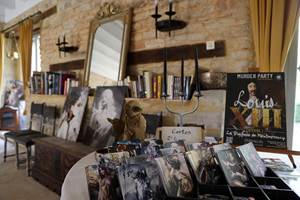 Vivez l'aventure au Château de Saint-Chamarand : hébergement pour passionnés de jeux et d'univers Fantasy.