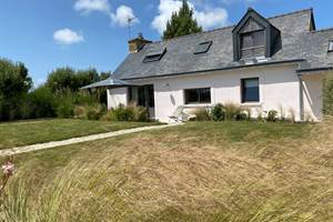 Entrée et jardin / terrasse côté sud