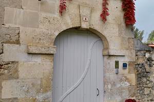 Entrée sur le côté route