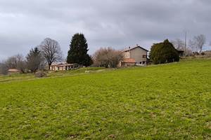Halte du Pèlerin - vue du pré - printemps 2025