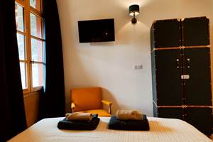 CHAMBRE 4 VUE DU LIT