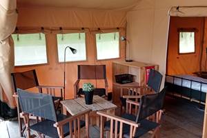 Camping-la-perle-tente-safari-6personnes-salon