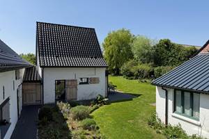 Vue sur le jardin depuis la chambre Rouge Flamande