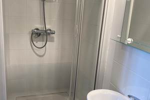 Maison Lavie chambre 4 Salle d'eau prive´e1