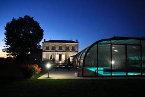 Maison de Jean, chambres d'hôtes de charme en Blaye Côtes de Bordeaux , Château Haut Bourcier avec piscine chauffée et couverte