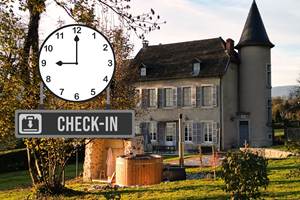 Affiche promotionnelle pour une arrivée anticipée dès 9h dans un hébergement de luxe en Auvergne-Rhône-Alpes, avec un supplément de 120 euros
