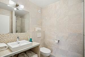 salle-de-douche-superieure-hotel-arradon