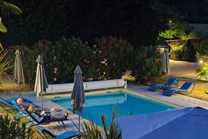 detente-transats-piscine-la-girouardiere-la-fleche