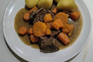 boeuf-carottes-pommes-terre-vapeur-plat-maison-table-dhotes-aveyron.jpg