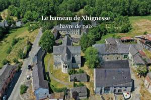 +/- 50 habitants. Un plaisir ce calme !
