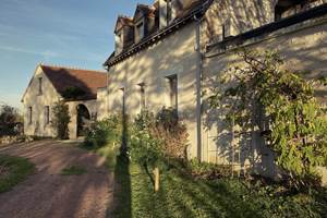 Maison-Chemin-Chambres-d-hotes-Amboise-longue-facade