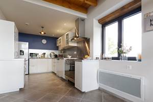 Cuisine aménagée, spacieuse, équipée tout confort