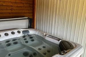 Spa en extérieur du gîte Pinson