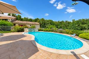 La piscine et sa plage