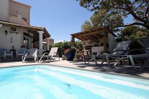 Autre vue de la piscine à la Residence Appart Bleu Azur  Saint Florent en Corse