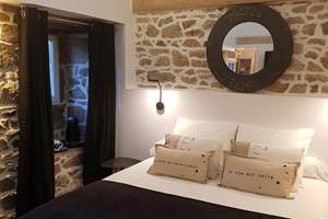 Coeur de granit - lit queen size - chambre d'hôtes 2 personnes