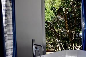 Chambre du  bas, avec vue mer, depuis la  baignoire aussi !