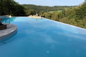 piscine à double débordement, au sel