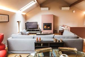 Gi^te Maud Neuprez. 10-25 BOOKING HD-85