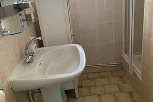 Salle d'eau avec WC separe